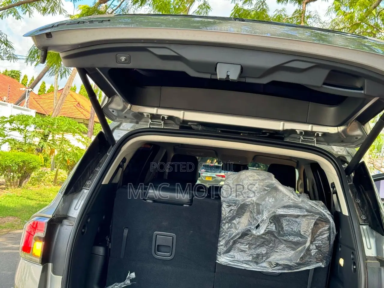 Ford Everest 2023 Silver