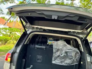 Ford Everest 2023 Silver