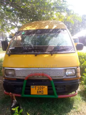 Toyota HiAce 1999 Orange