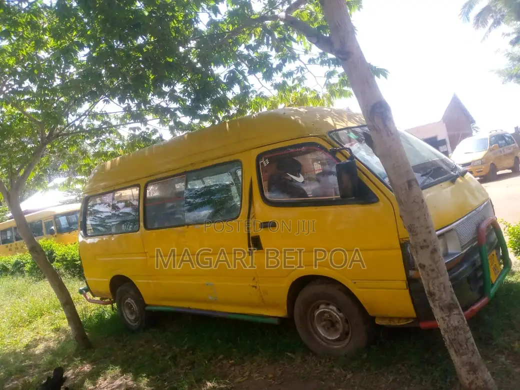 Toyota HiAce 1999 Orange