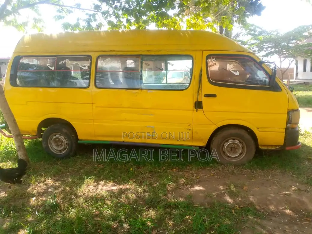 Toyota HiAce 1999 Orange