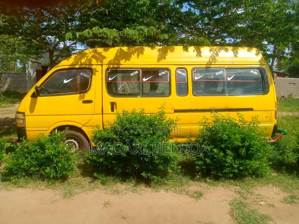 Toyota HiAce 1999 Orange