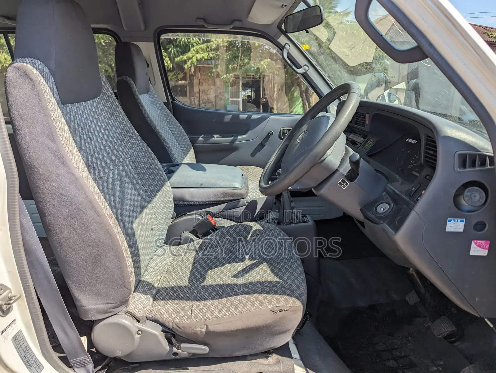Toyota HiAce 2002 White