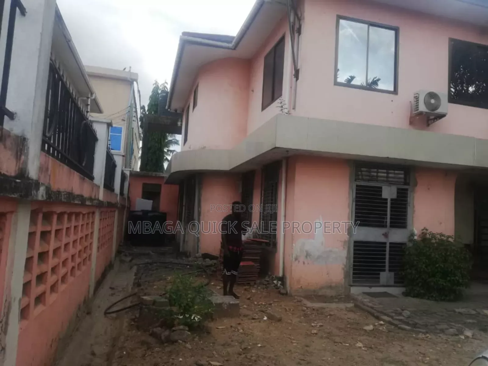 4bdrm House in Mikochen, Mikocheni for sale