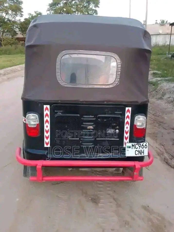 Bajaj Avenger 200 2023 Black