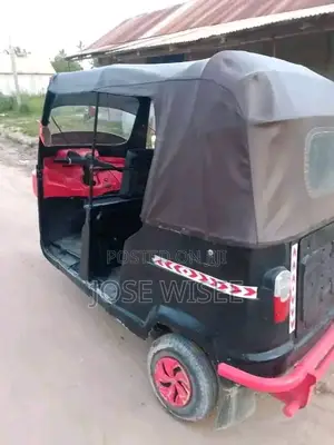 Bajaj Avenger 200 2023 Black