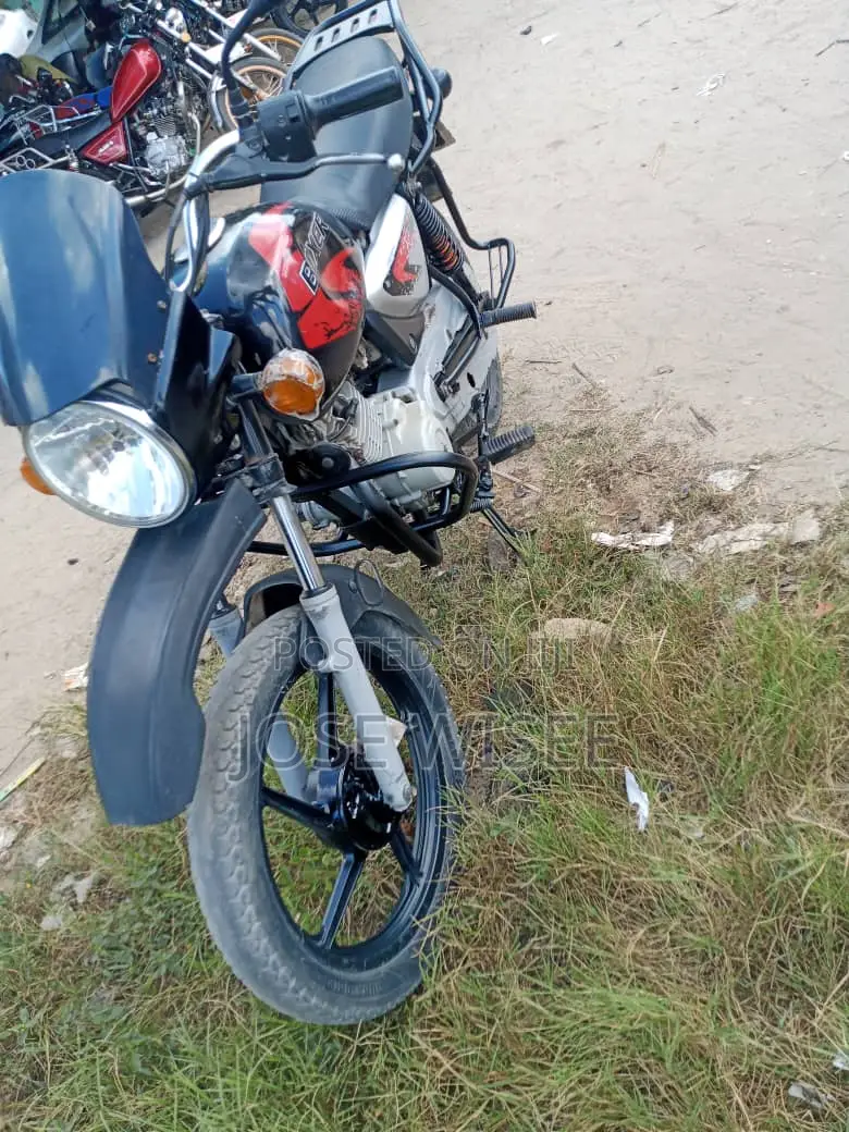 Bajaj Boxer X125 2024 Black