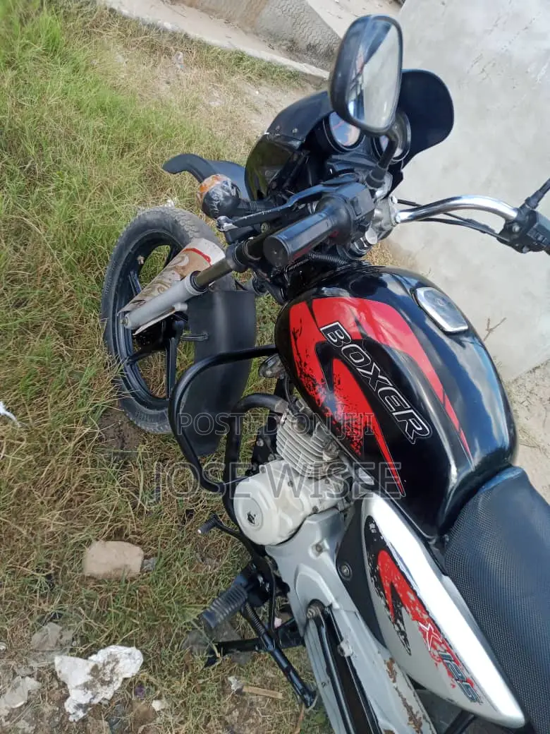 Bajaj Boxer X125 2024 Black