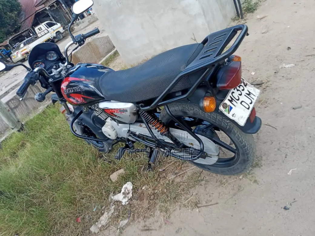 Bajaj Boxer X125 2024 Black