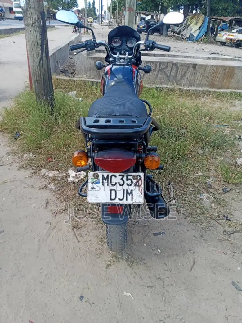 Bajaj Boxer X125 2024 Black