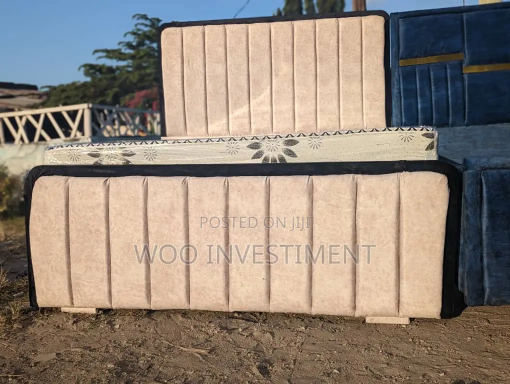Bed Sofas Kali Sana Zinapatikana Mpya.