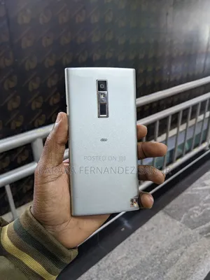 Kyocera Urbano V04 KYV45 64 GB Silver