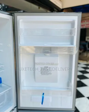 Mr UK Refrigerator 243L With Water Dispenser