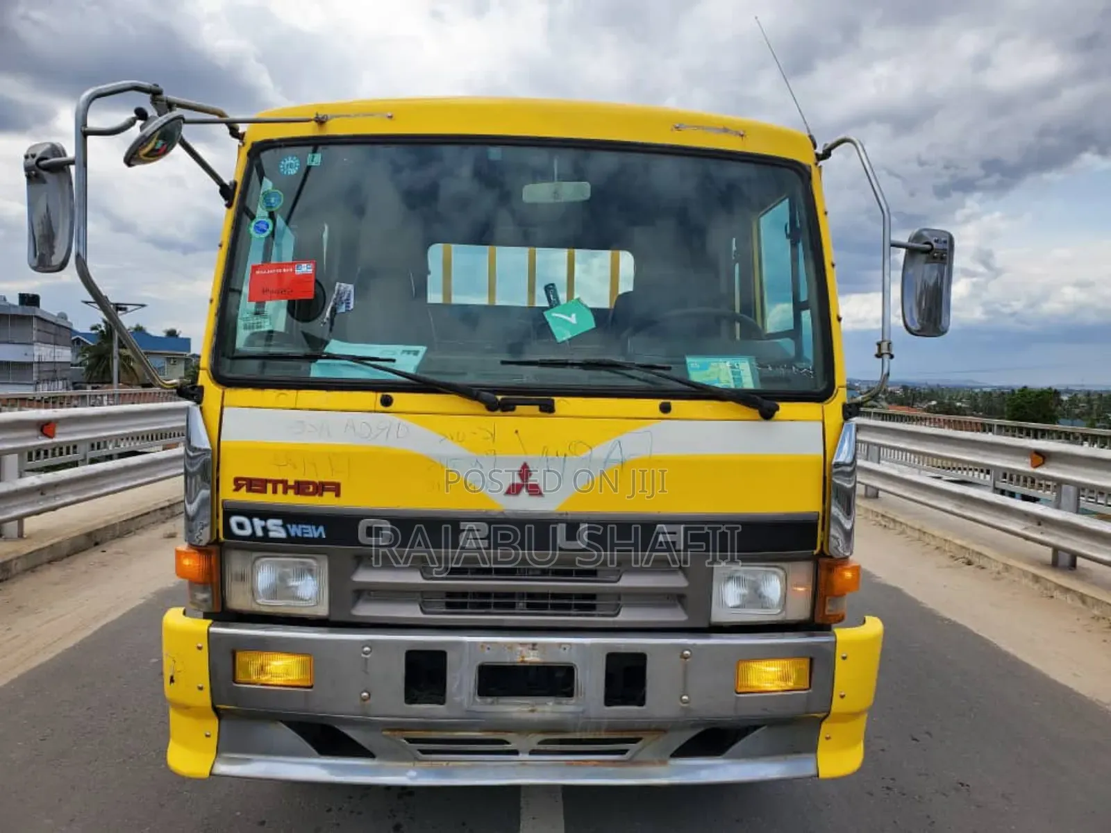 Mitsubishi Fuso Canter 1999 Orange