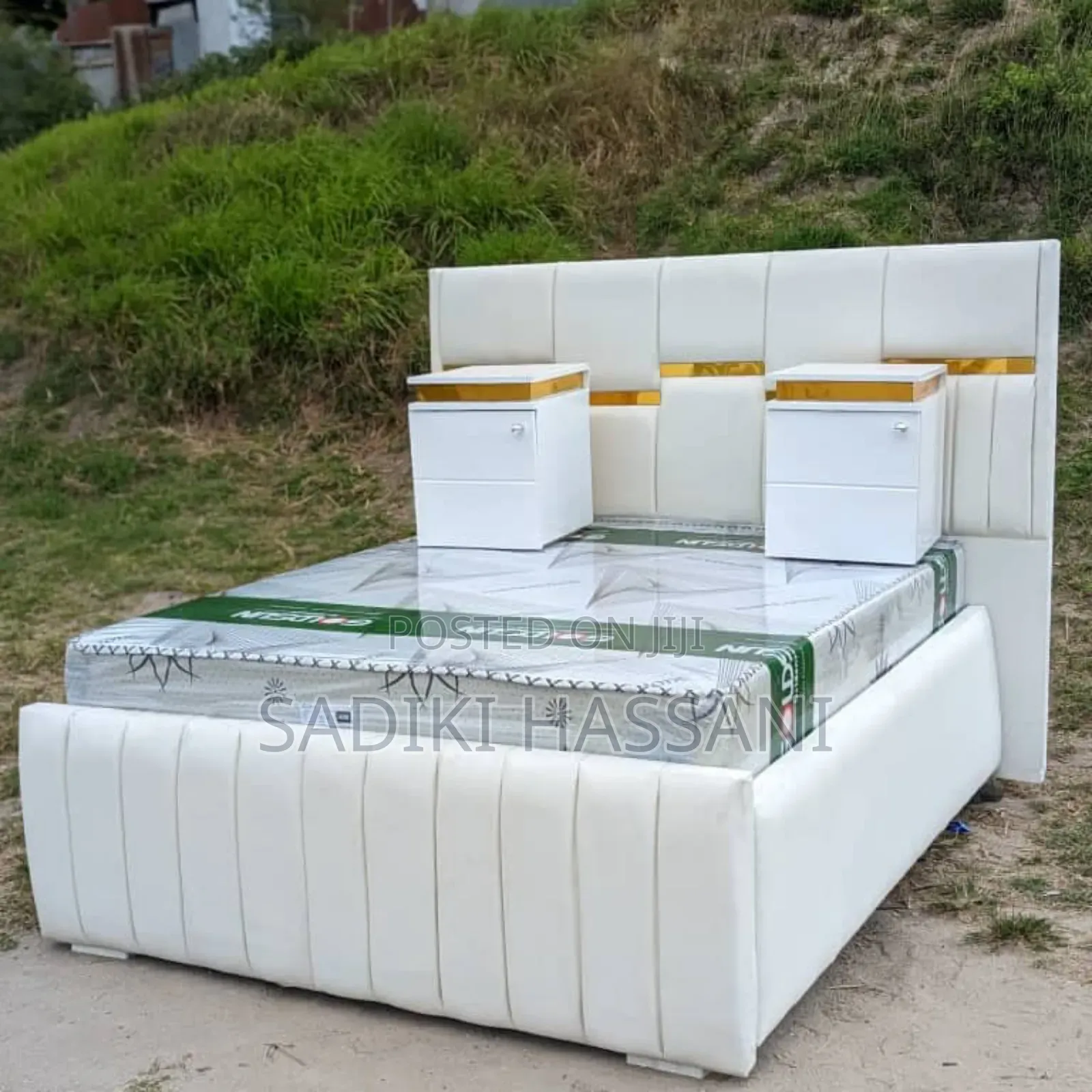 Kitanda Futi 5/6,Godolo Pamoja Na Bedside Zake Zote