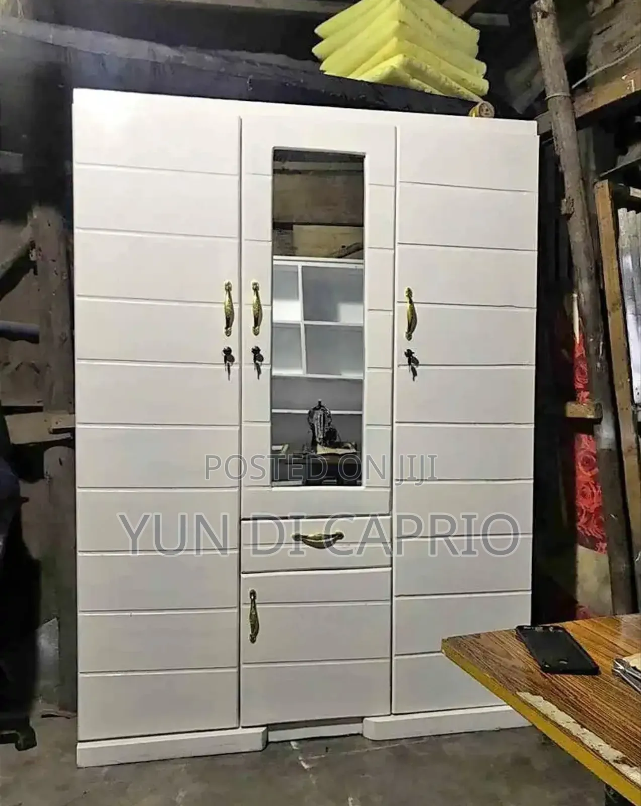 Kabati Ya Nguo Milango Mitatu