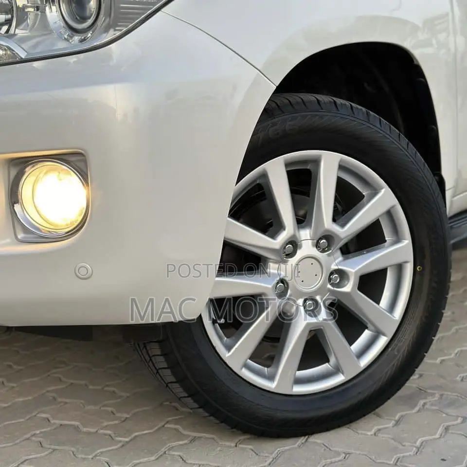 Toyota Land Cruiser 2015 White
