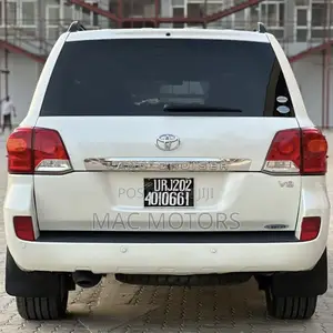 Toyota Land Cruiser 2015 White