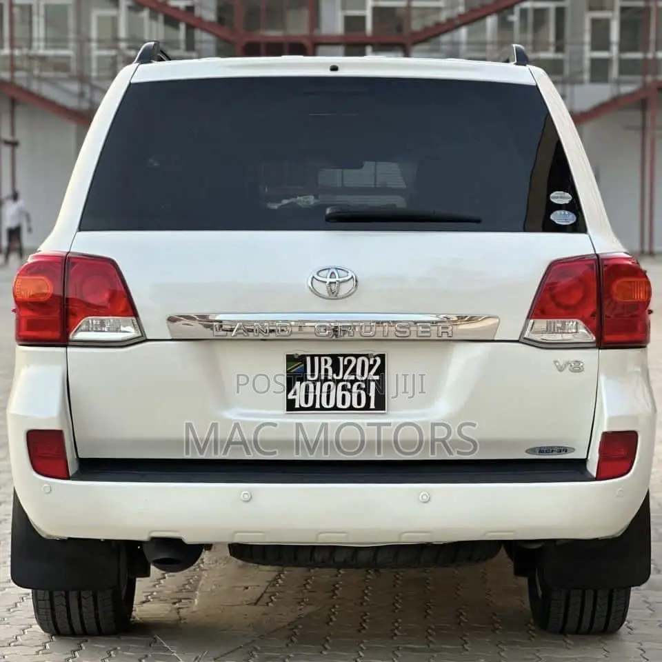 Toyota Land Cruiser 2015 White