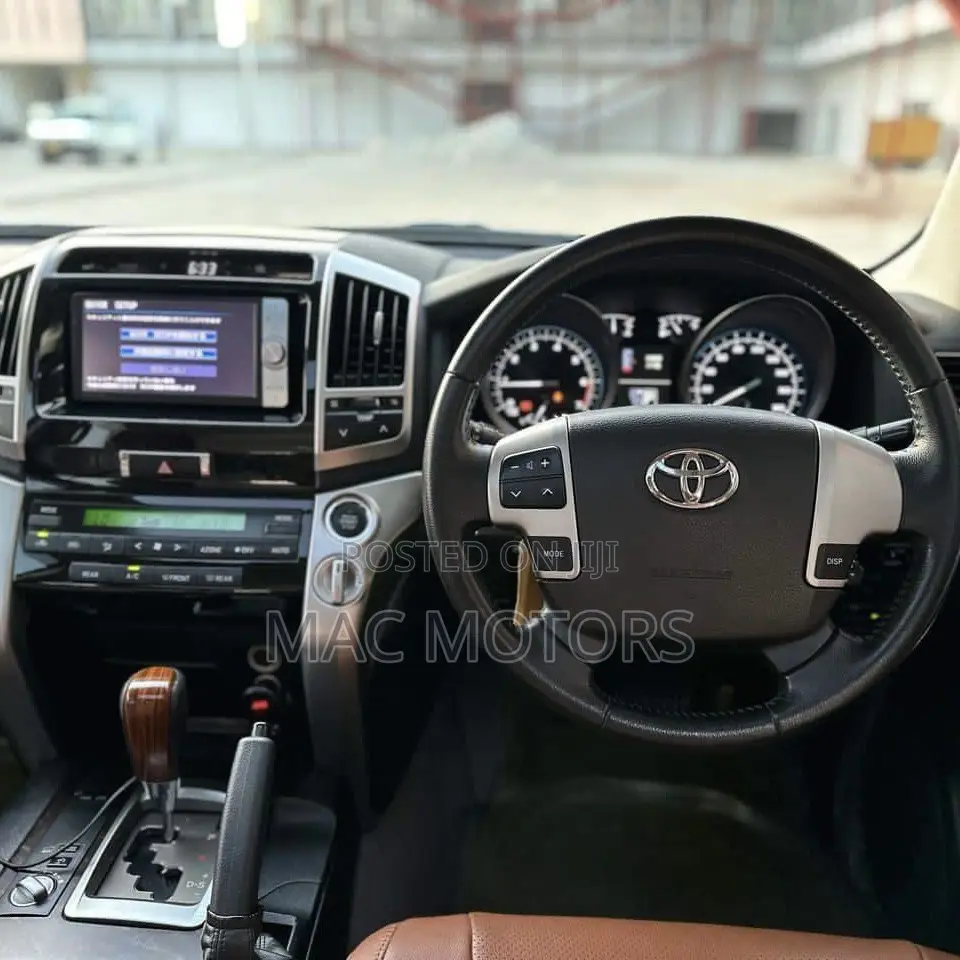 Toyota Land Cruiser 2015 White