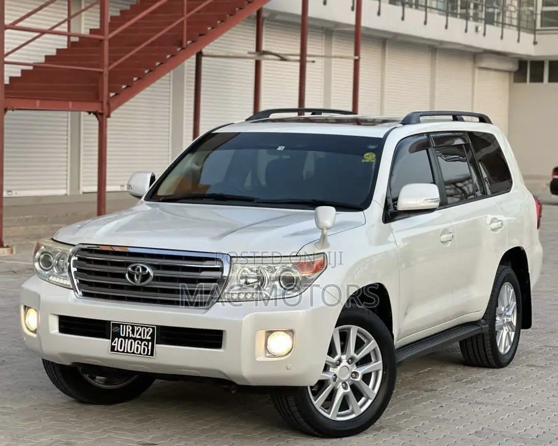 Toyota Land Cruiser 2015 White