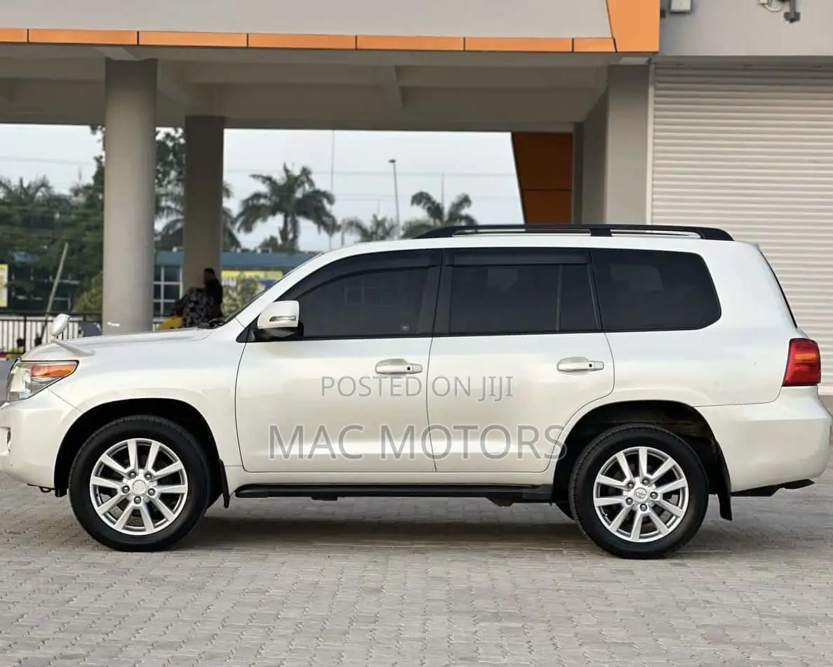 Toyota Land Cruiser 2015 White