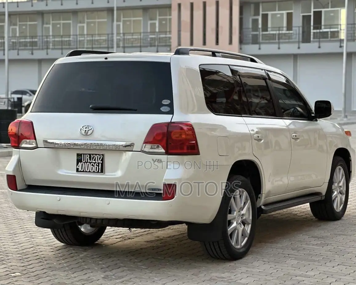 Toyota Land Cruiser 2015 White