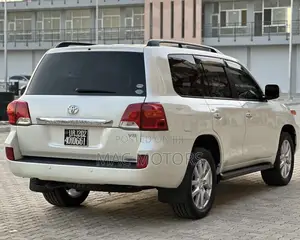 Toyota Land Cruiser 2015 White
