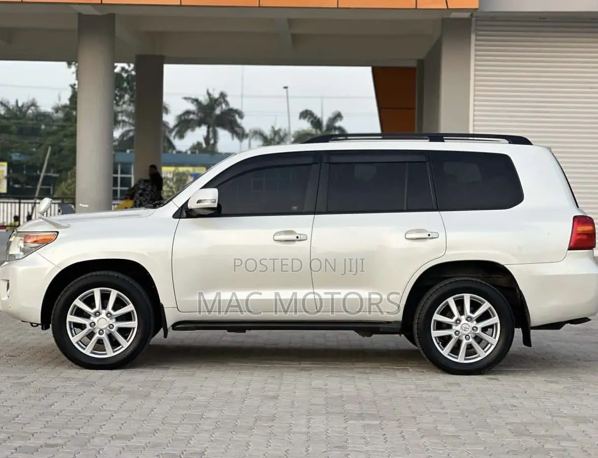 Toyota Land Cruiser 2015 White