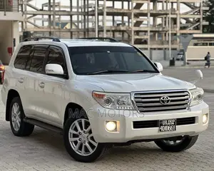 Toyota Land Cruiser 2015 White