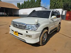 Toyota Land Cruiser 2000 White