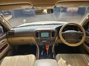 Toyota Land Cruiser 2000 White