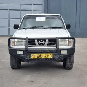 Nissan Hardbody 2008 White