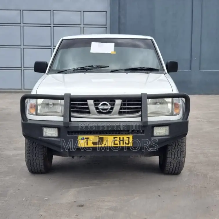 Nissan Hardbody 2008 White