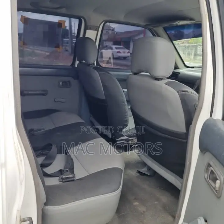 Nissan Hardbody 2008 White