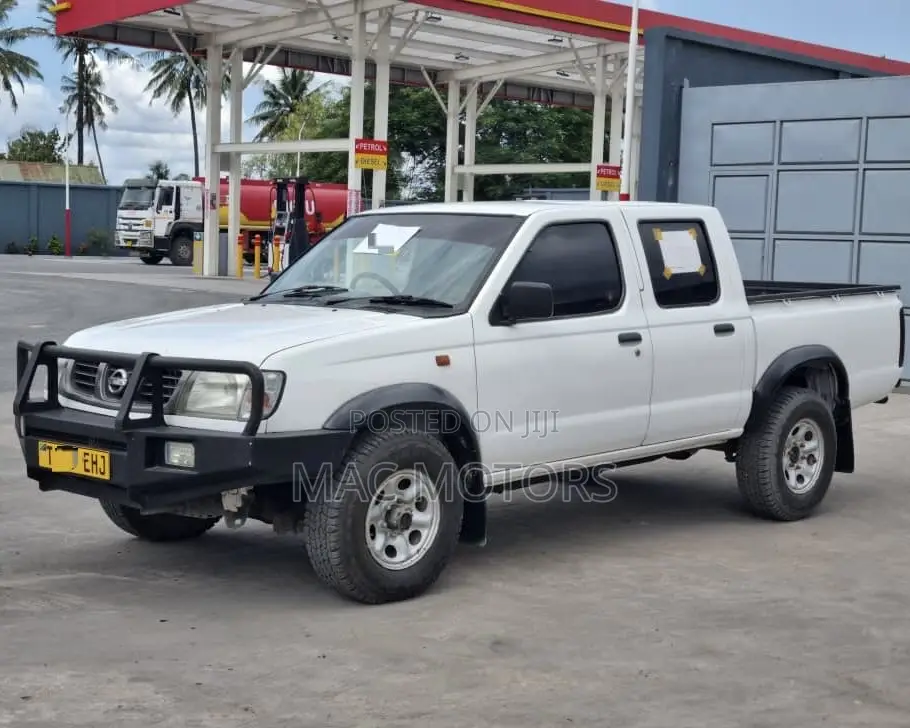 Nissan Hardbody 2008 White