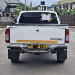 Nissan Hardbody 2008 White