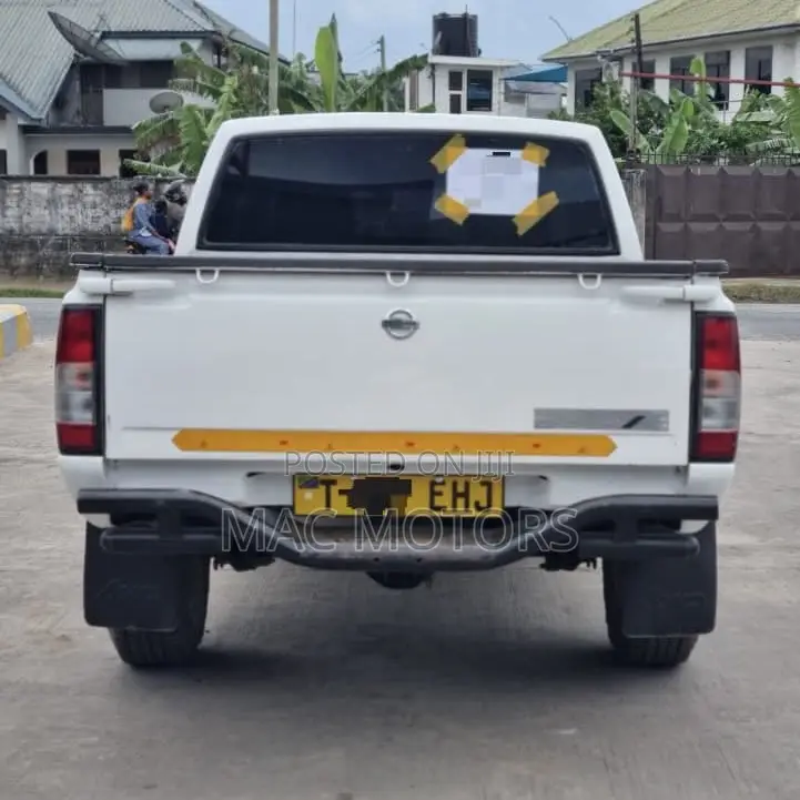 Nissan Hardbody 2008 White