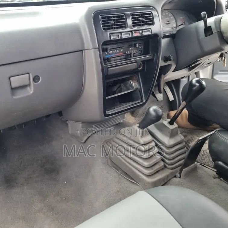 Nissan Hardbody 2008 White