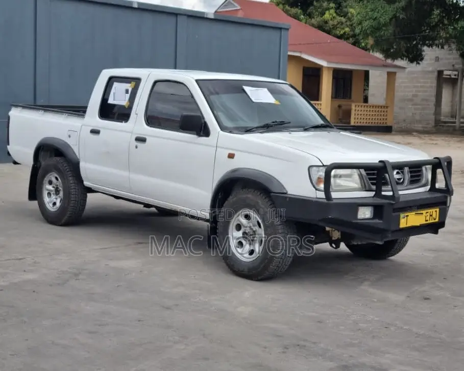 Nissan Hardbody 2008 White
