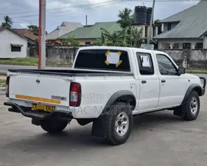 Nissan Hardbody 2008 White