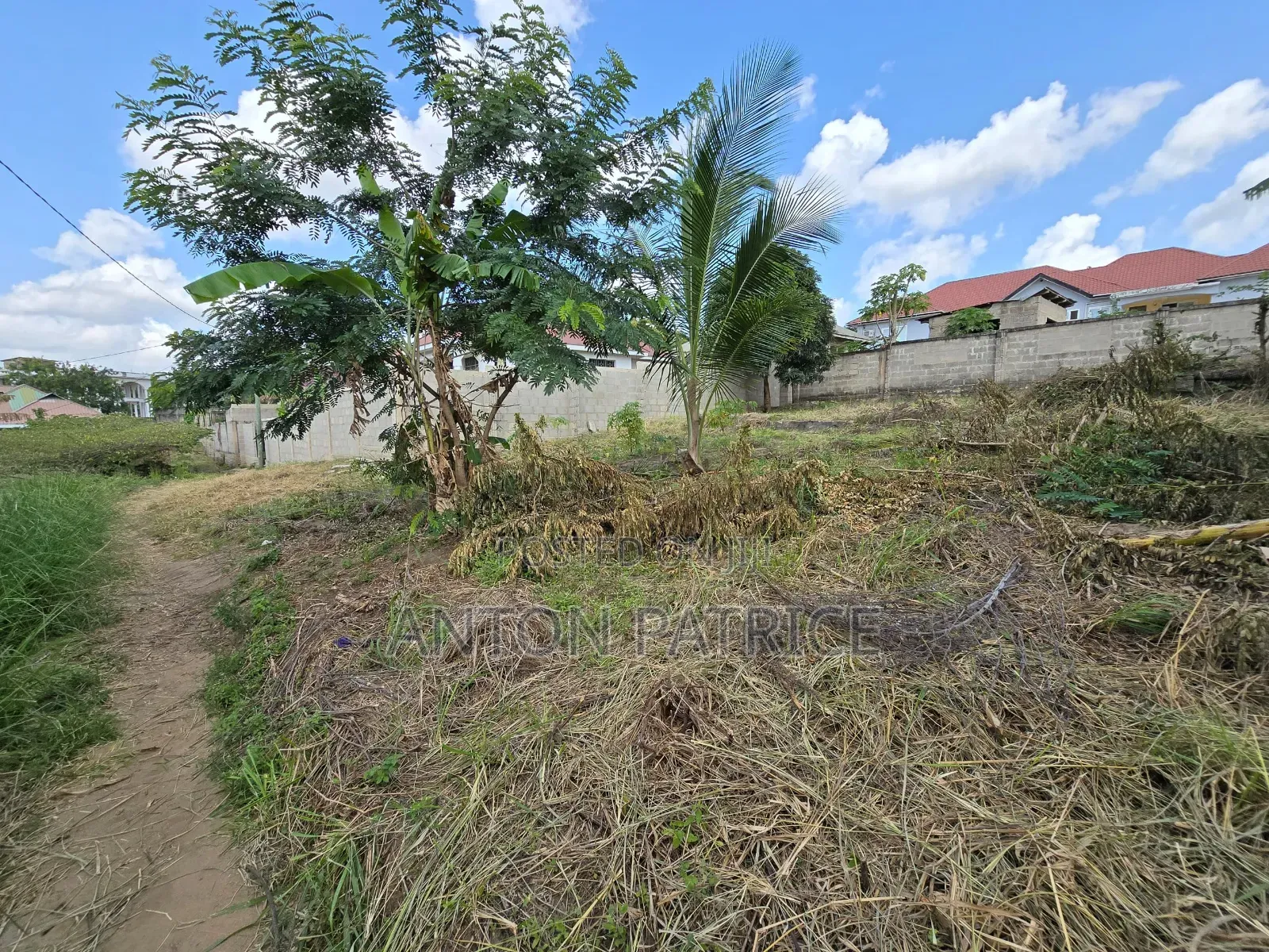 Kiwanja Kinauzwa Goba , Kutoka Lami Ni Mita 550
