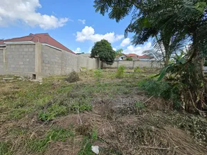 Kiwanja Kinauzwa Goba , Kutoka Lami Ni Mita 550
