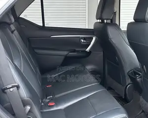 Toyota Fortuner 2.4 D AWD 2021 Silver