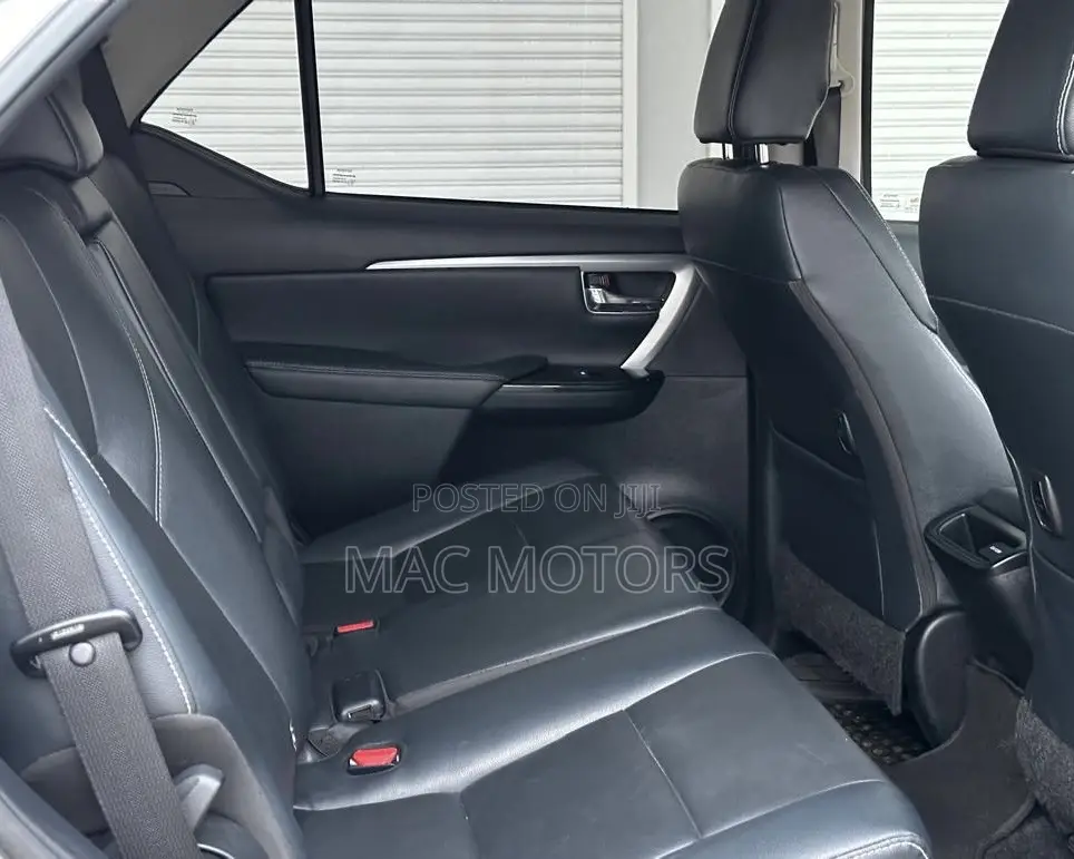 Toyota Fortuner 2.4 D AWD 2021 Silver