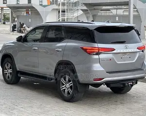 Toyota Fortuner 2.4 D AWD 2021 Silver