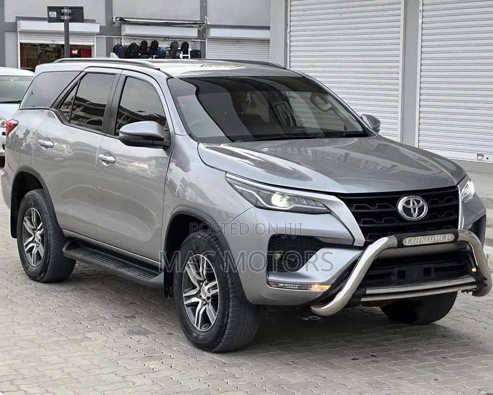 Toyota Fortuner 2.4 D AWD 2021 Silver
