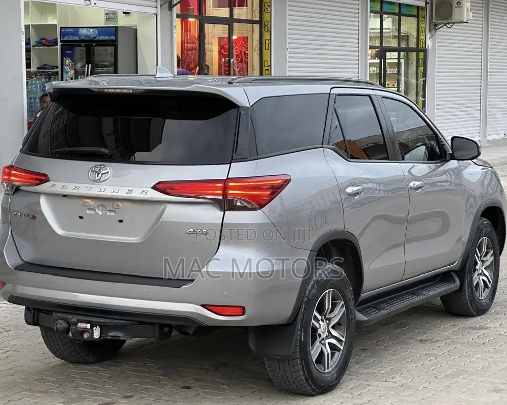 Toyota Fortuner 2.4 D AWD 2021 Silver