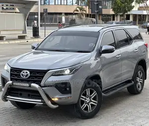 Toyota Fortuner 2.4 D AWD 2021 Silver