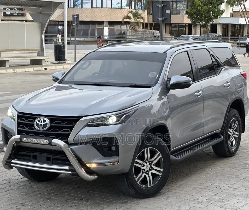 Toyota Fortuner 2.4 D AWD 2021 Silver